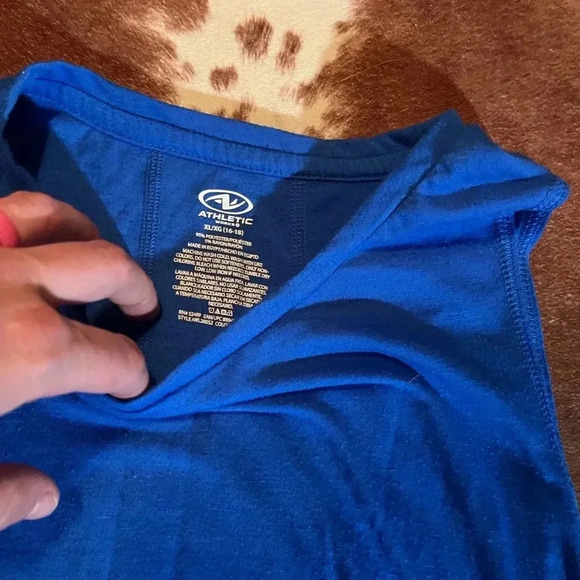 Workout tanks size XL bundle - Picture 4 of 4